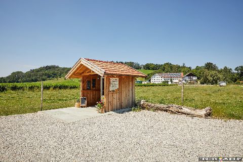 Gemeinde Aschau Landkreis Mühldorf Roßessing Hofautomat am Glatzberg (Dirschl Johann) Deutschland MÜ